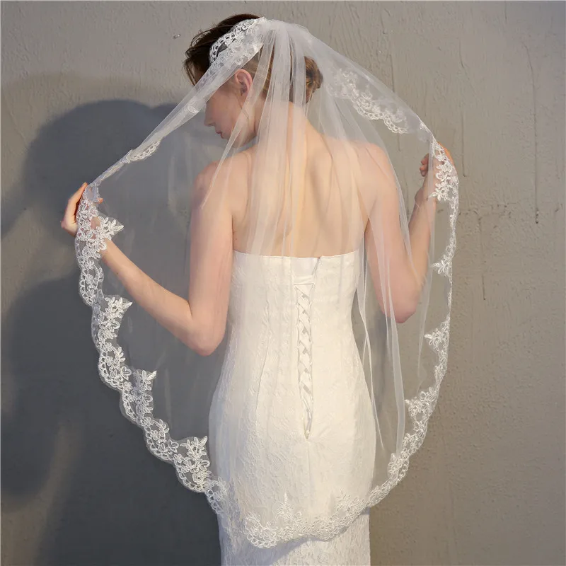 

Luxury Embroidered White Lace Two- layers Tulle Wedding Veil With Comb Metal Hair Comb Short Bridal Veils