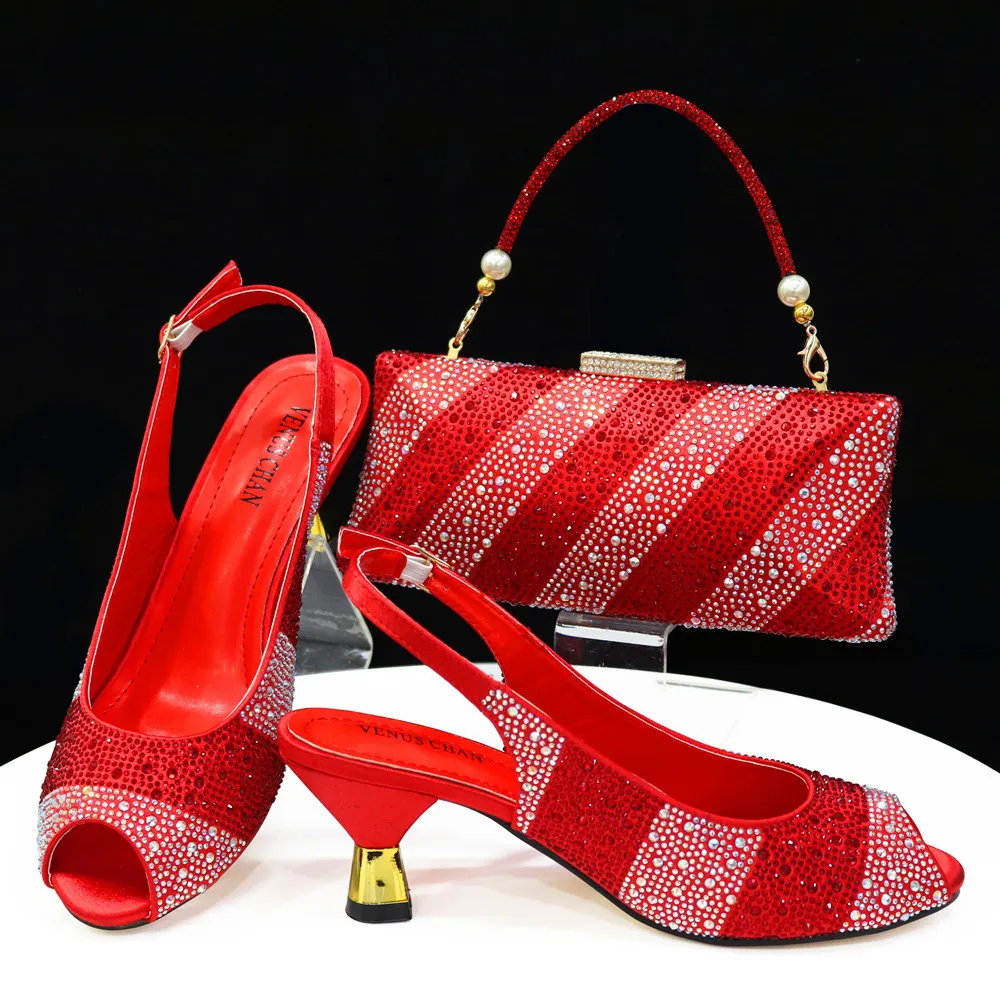 Hot Selling Mature Sweet Spot Goods Comfortable Heels Ladies Mature Style Women Shoes and Long Shoulder Strap Bag in Khaki Color
Hot Selling Mature Sweet Spot Goods Comfortable Heels Ladies Mature Style Women Shoes and Long Shoulder Strap Bag in Khaki Color