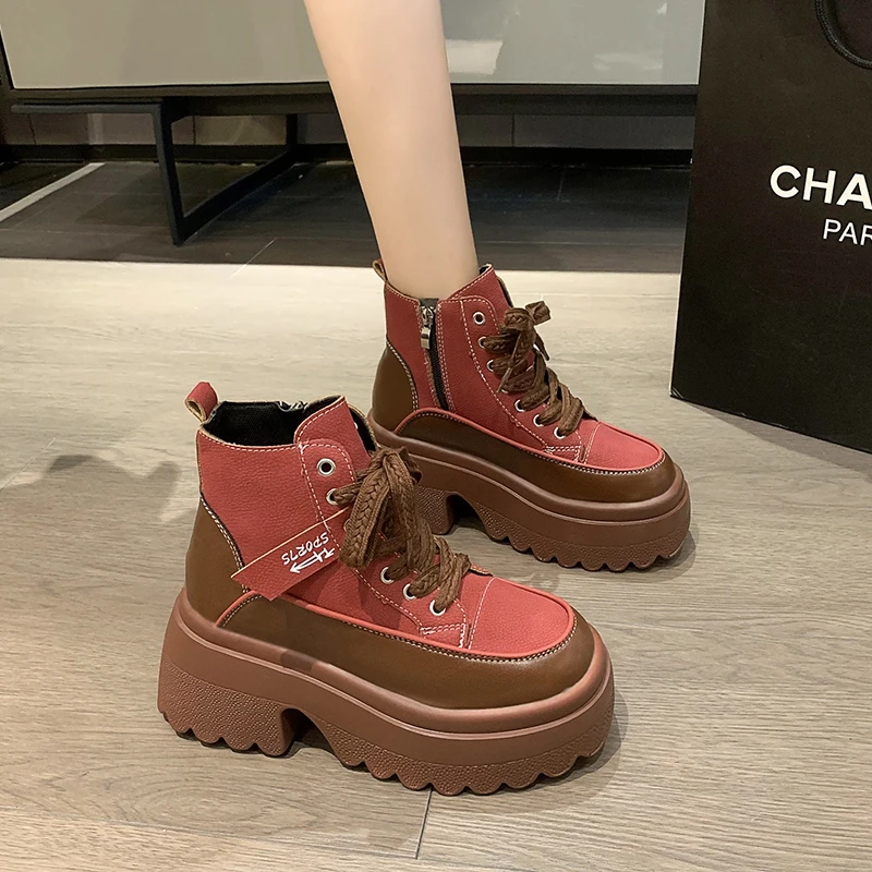 Женские ботинки с круглым носком, на плоской подошве, со шнуровкой
Женские ботинки с круглым носком, на плоской подошве, со шнуровкой