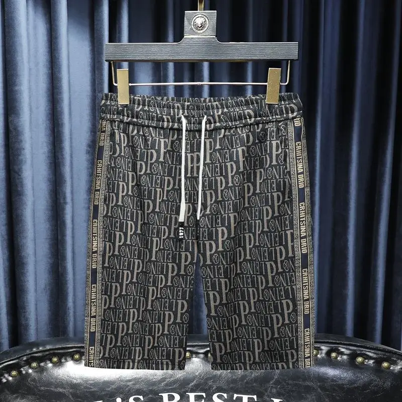 Letter fashion casual shorts men's tide brand thin wear summer new men's beach pants.
Letter fashion casual shorts men's tide brand thin wear summer new men's beach pants.