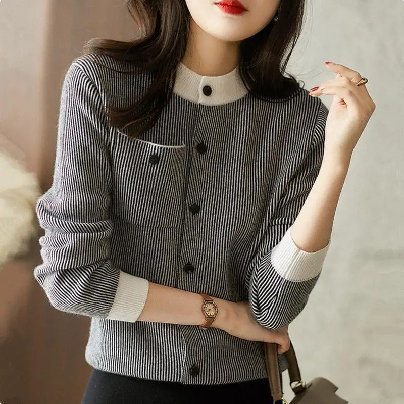 Knitted Cardigan Coat Women Vintage Long Sleeve Sweater Korean Fashion Striped Office Lady Clothes Single-breasted Pocket Jumper
Knitted Cardigan Coat Women Vintage Long Sleeve Sweater Korean Fashion Striped Office Lady Clothes Single-breasted Pocket Jumper