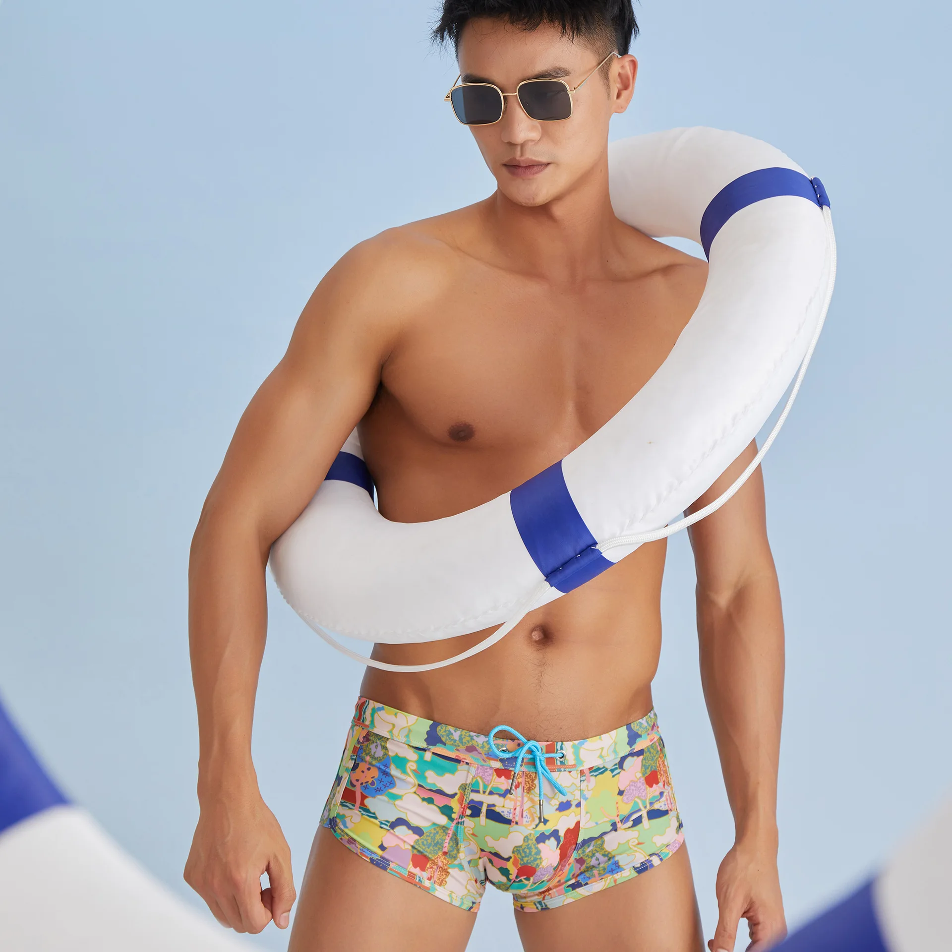 Летние Новые мужские боксеры Seobean, плавки, модные трендовые мужские купальники из полиэстера с принтом
Летние Новые мужские боксеры Seobean, плавки, модные трендовые мужские купальники из полиэстера с принтом