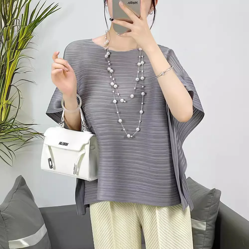 2024 New Summer Miyake Pleated Casual Short-sleeved T-shirt Women's Loose and Versatile Design High-end Women's Top
2024 New Summer Miyake Pleated Casual Short-sleeved T-shirt Women's Loose and Versatile Design High-end Women's Top