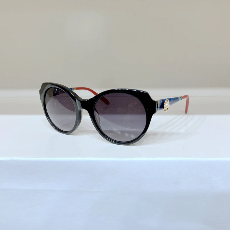 Black-Red-Blue Cat Eye Frame Round Lens Pearl Decoration High Quality Women's Sunglasses 4720 Fashion Men's Prescription Glasses
Black-Red-Blue Cat Eye Frame Round Lens Pearl Decoration High Quality Women's Sunglasses 4720 Fashion Men's Prescription Glasses