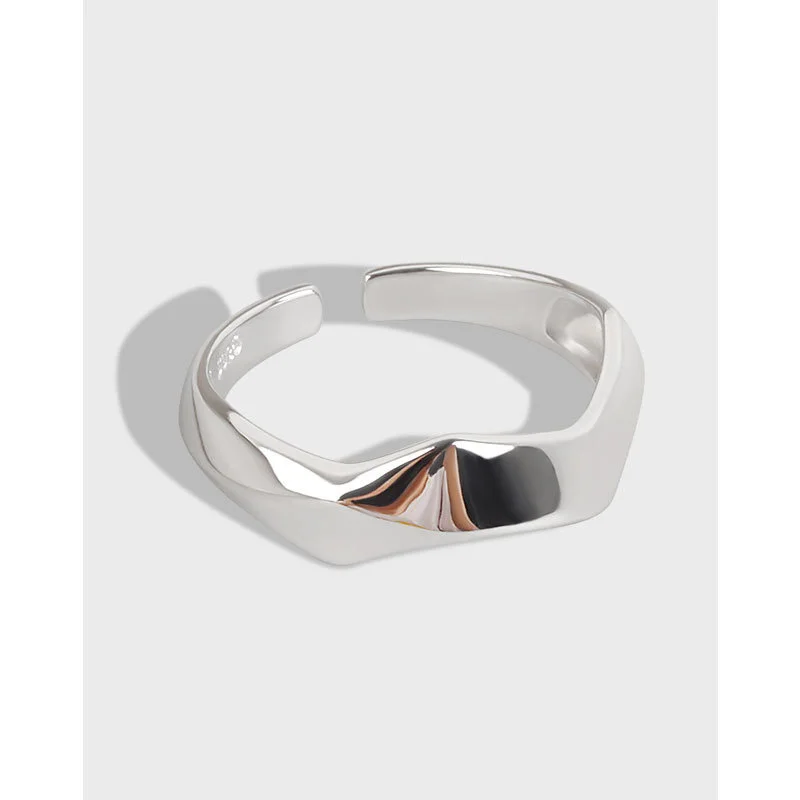 A Korean version of INS minimalist curved smooth S925 sterling silver ring, female versatile Silver Ring
A Korean version of INS minimalist curved smooth S925 sterling silver ring, female versatile Silver Ring