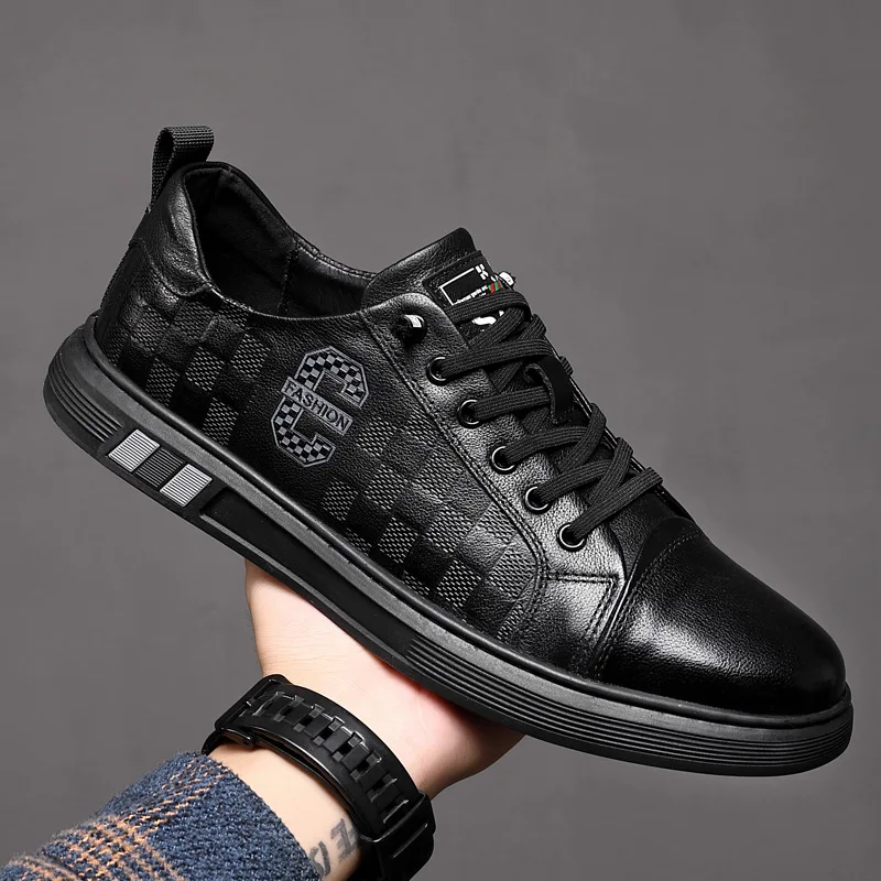 2024 New Men Genuine Leather Casual Shoes Autumn Fashion Checkered Flats Skateboard Shoes Street Trend Leather Sneakers
2024 New Men Genuine Leather Casual Shoes Autumn Fashion Checkered Flats Skateboard Shoes Street Trend Leather Sneakers