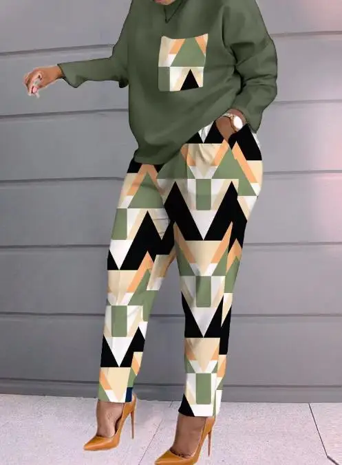 Women Outfit 2023 Autumn Winter Two Piece Set Fashion Print Long Sleeve Round Neck Top & Casual High Waist Pants Set Female Suit 
Women Outfit 2023 Autumn Winter Two Piece Set Fashion Print Long Sleeve Round Neck Top & Casual High Waist Pants Set Female Suit