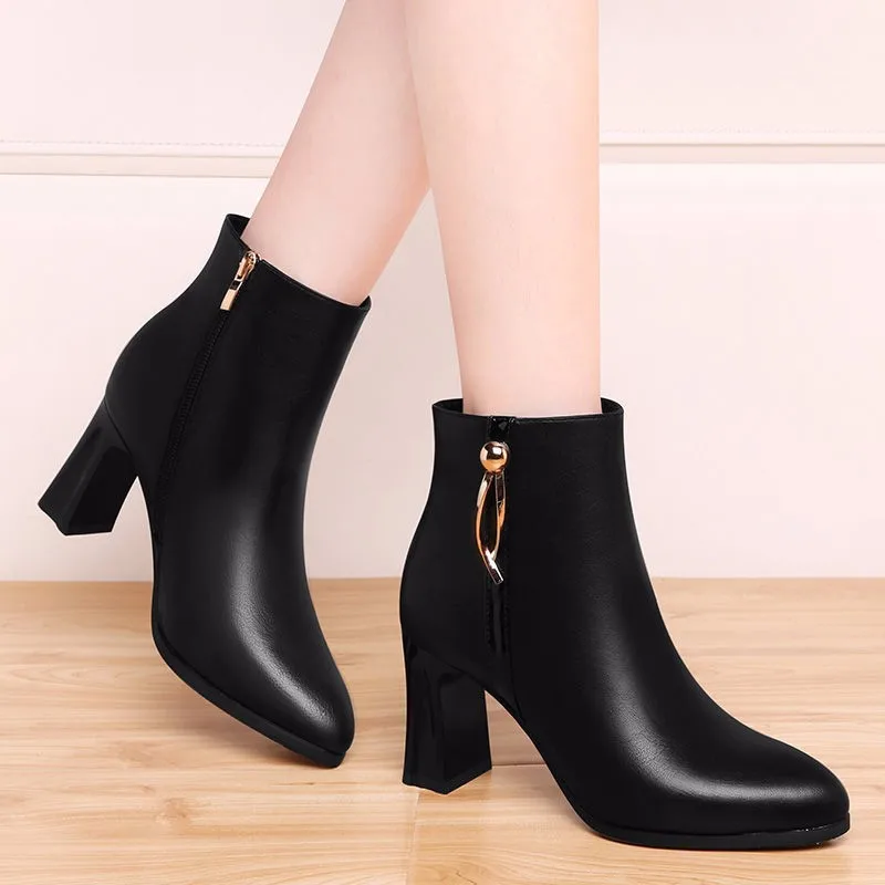 High heeled women's shoes, thick heels, spring, autumn, and winter short boots, mid length leather boots, 2024 new model
High heeled women's shoes, thick heels, spring, autumn, and winter short boots, mid length leather boots, 2024 new model