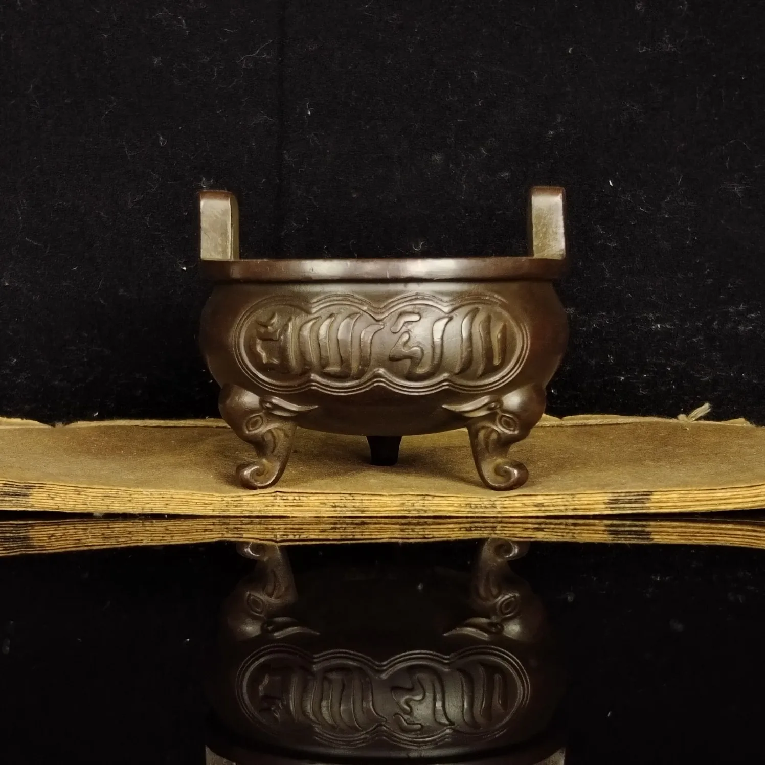 

Exquisite antique pure copper palindrome incense burner ornament