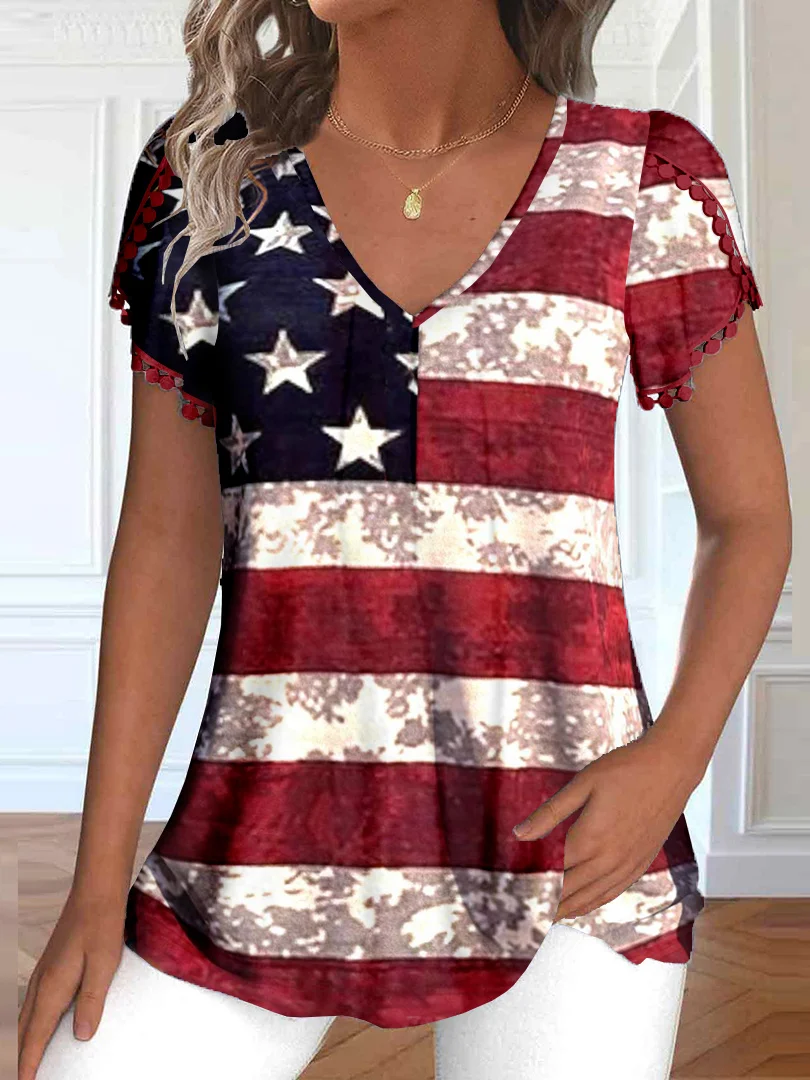 Plus Size Women's Short Sleeve V-neck Lace Graphic Top
Plus Size Women's Short Sleeve V-neck Lace Graphic Top