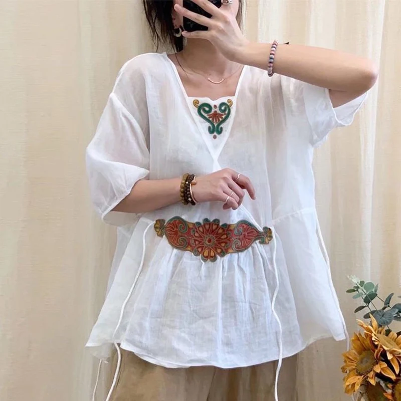 Summer New V-neck Fashion Short Sleeve Shirt Women High Street Casual Loose Pullovers Vintage Embroidered Cotton Hemp Chic Tops
Summer New V-neck Fashion Short Sleeve Shirt Women High Street Casual Loose Pullovers Vintage Embroidered Cotton Hemp Chic Tops