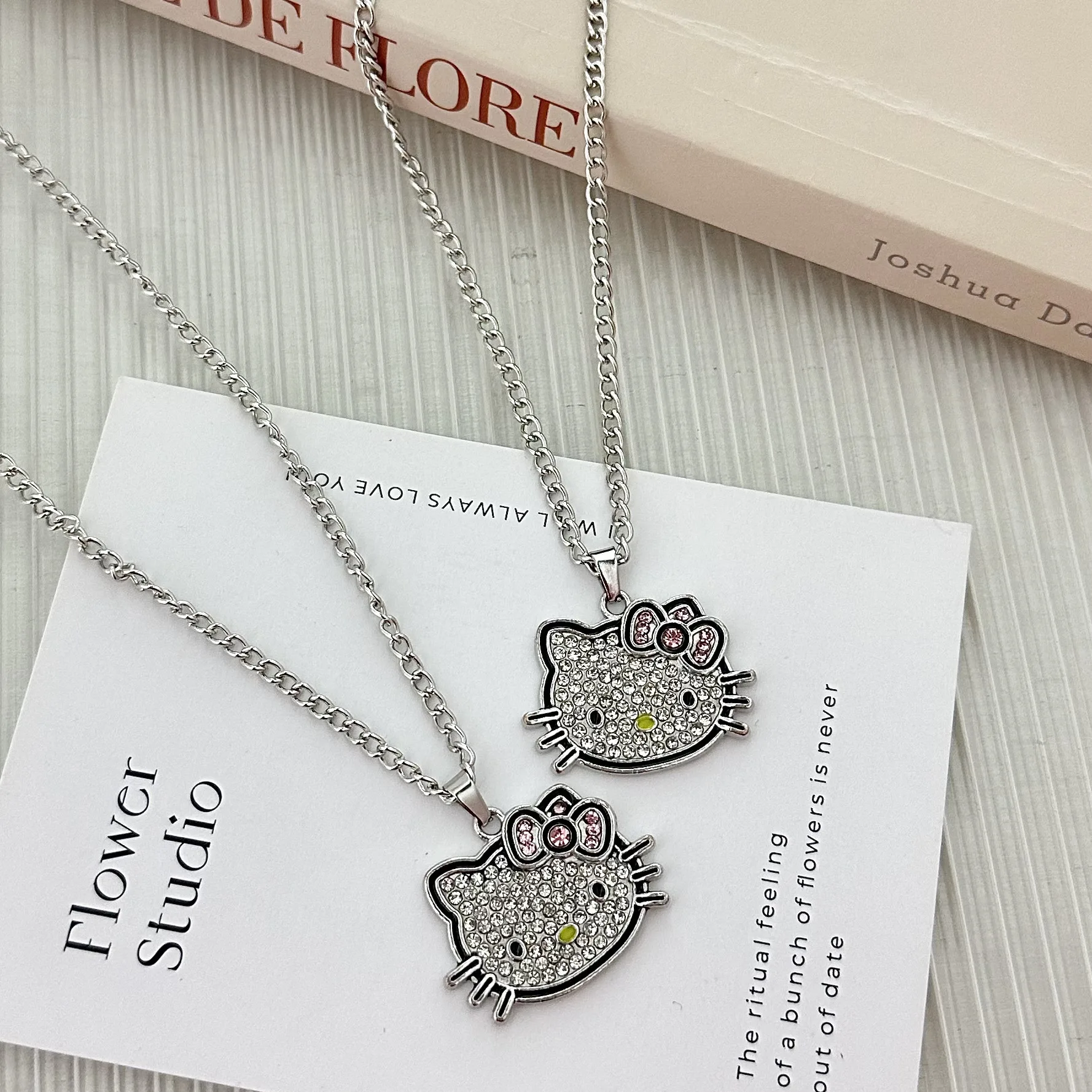 Kawaii Sanrios Cartoon Hellos Kittys Couple Necklace Anime Girl Decoration with Collar Chain Girlfriend Jewelry Holiday Gift
Kawaii Sanrios Cartoon Hellos Kittys Couple Necklace Anime Girl Decoration with Collar Chain Girlfriend Jewelry Holiday Gift