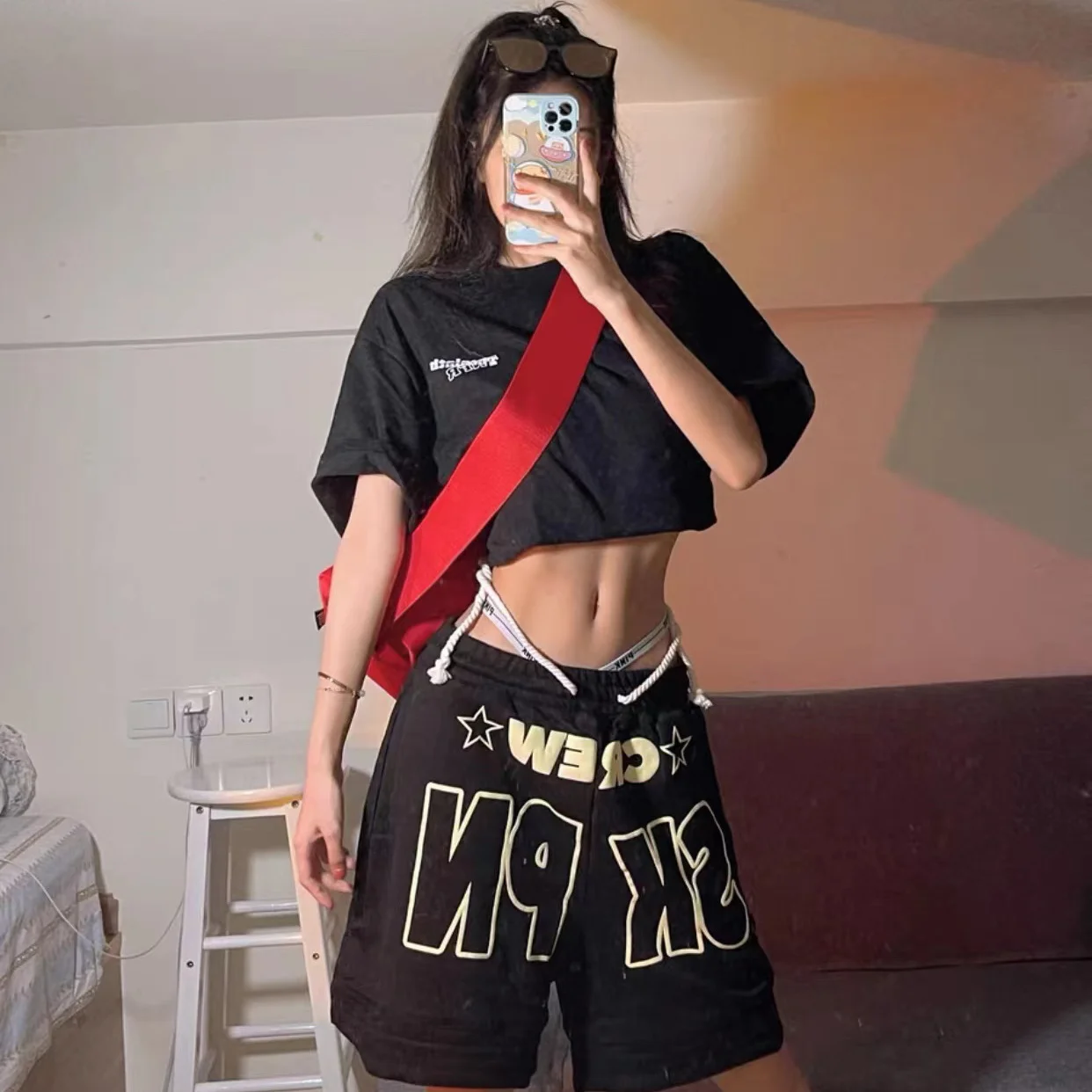 American retro shorts women summer new loose sports five-point pants niche design high street national trend basketball pants
American retro shorts women summer new loose sports five-point pants niche design high street national trend basketball pants