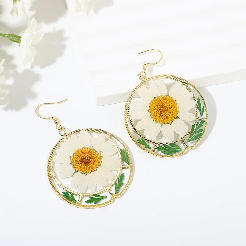 Sweet Real Flower Earrings Elegant Natural Flower Earrings Creative Epoxy Resin Green Leave Earrings Jewelry Accessories 2023
Sweet Real Flower Earrings Elegant Natural Flower Earrings Creative Epoxy Resin Green Leave Earrings Jewelry Accessories 2023