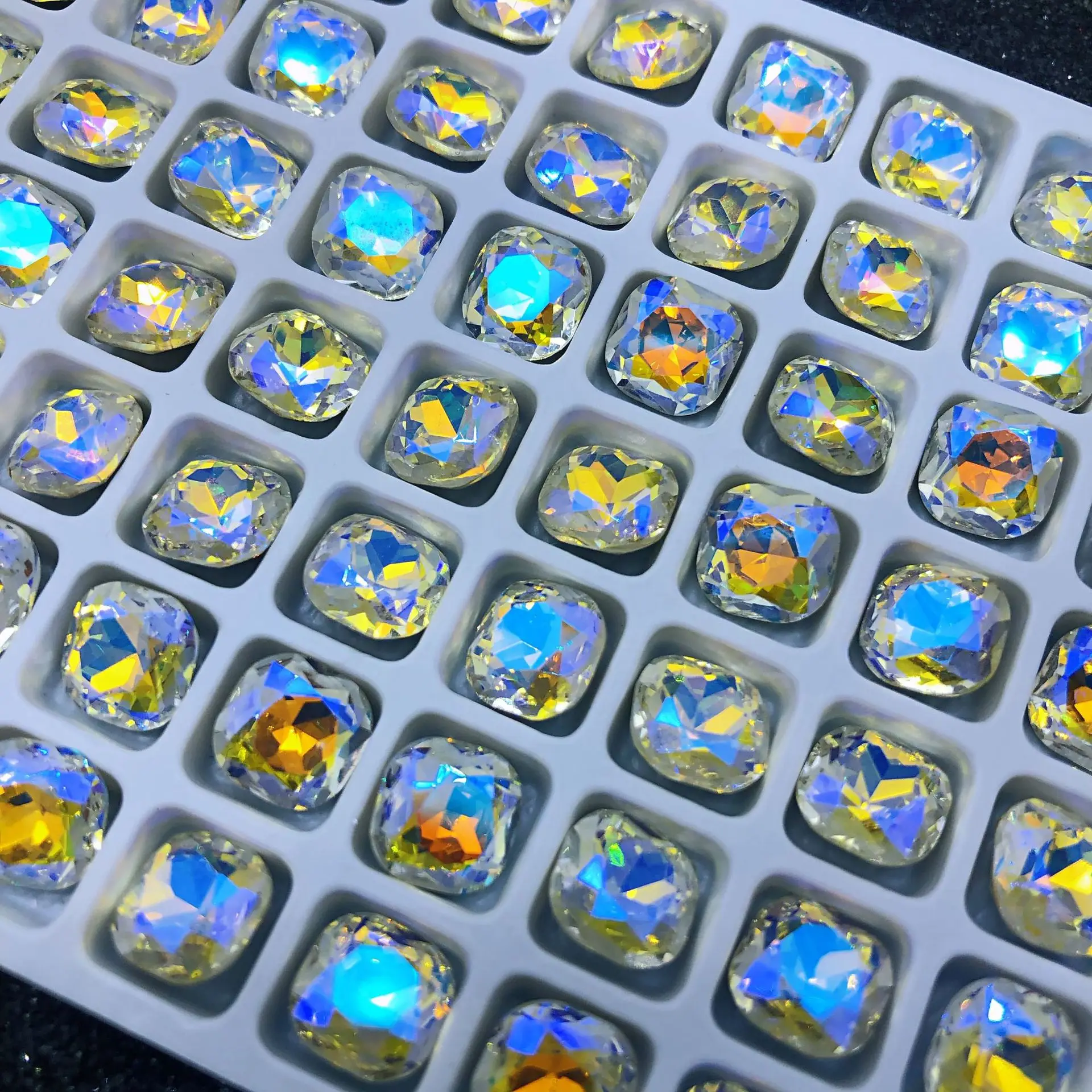 50PCS Nail Art Rhinestone Sparkle K9 Crystal Diamond Square 8mm for 3D Nail Decoration DIY Jewelry Beads
50PCS Nail Art Rhinestone Sparkle K9 Crystal Diamond Square 8mm for 3D Nail Decoration DIY Jewelry Beads