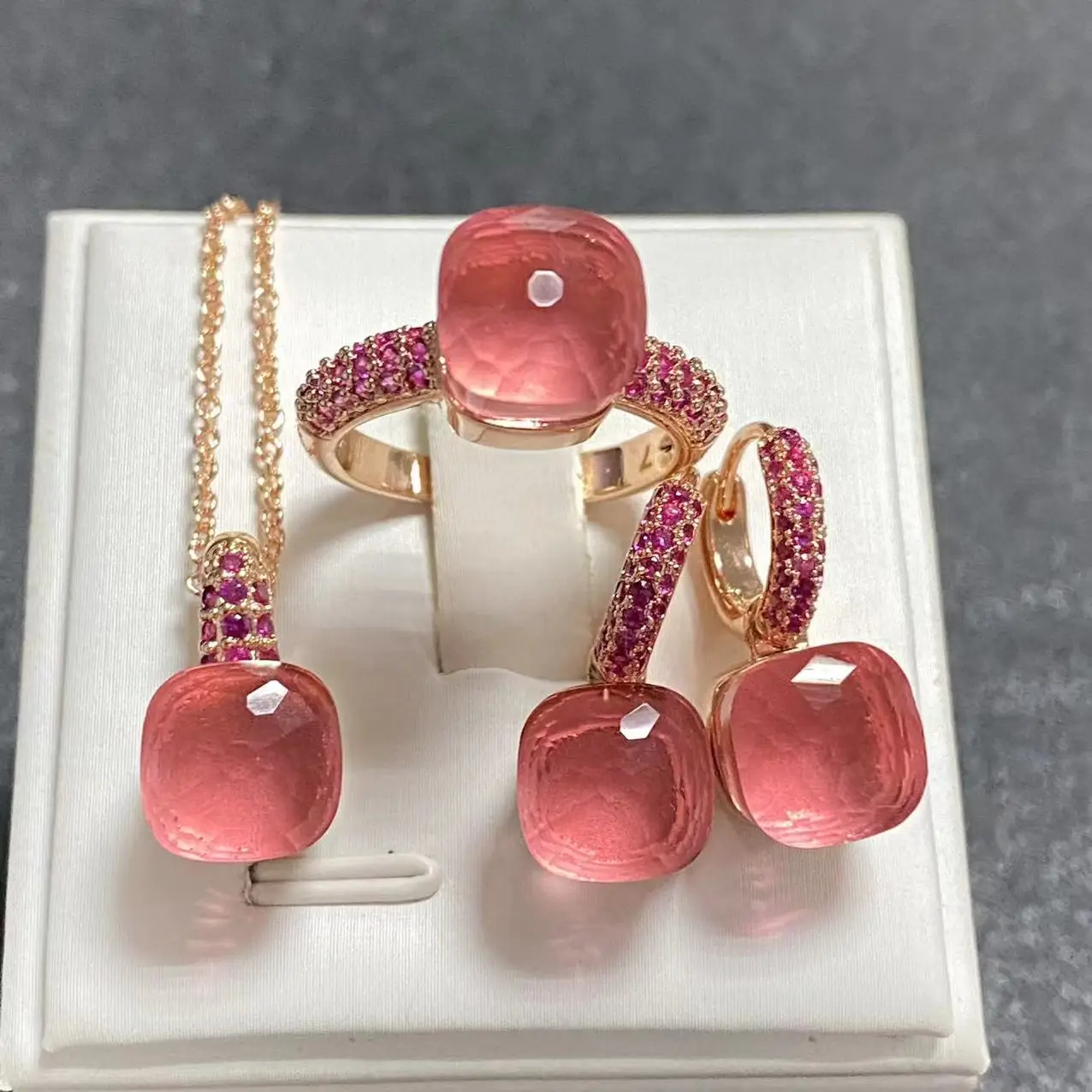 3Pcs/Set Women Ring Earrings Necklace Jewelry Set Inlay Purple Zircon Crystal Jewelry Set Rose Gold Plated Fashion Jewelry Gift
3Pcs/Set Women Ring Earrings Necklace Jewelry Set Inlay Purple Zircon Crystal Jewelry Set Rose Gold Plated Fashion Jewelry Gift