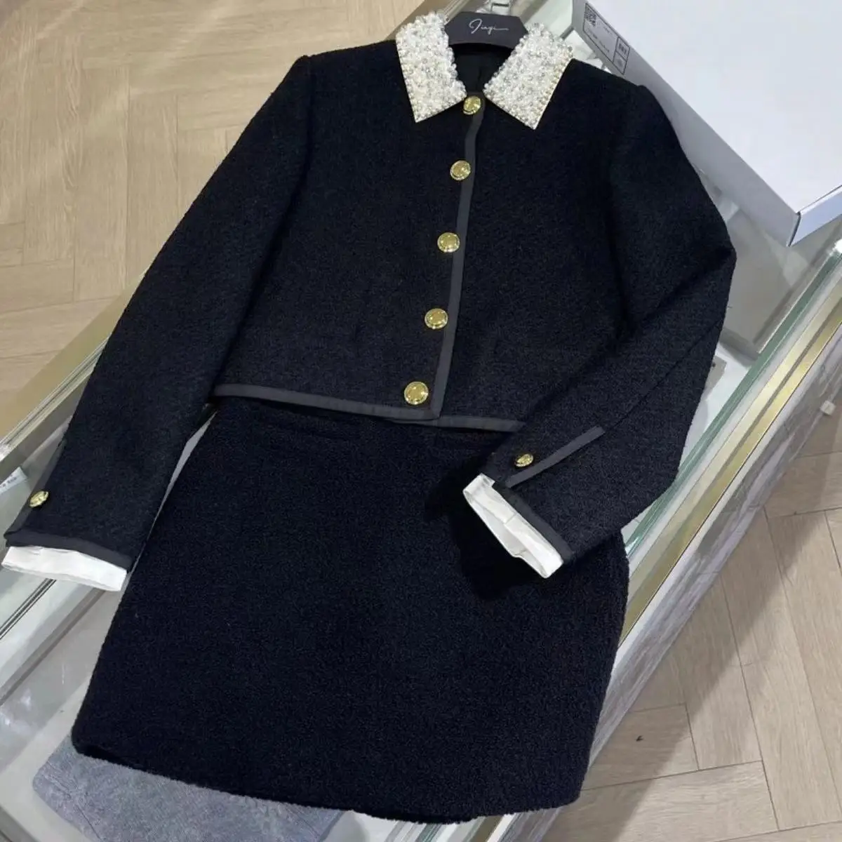High-end Luxury Style Sequined Diamonds Woolen Fleece Blended Women's Autumn Winter Thickened Black Short Coat Plus Short Skirt
High-end Luxury Style Sequined Diamonds Woolen Fleece Blended Women's Autumn Winter Thickened Black Short Coat Plus Short Skirt