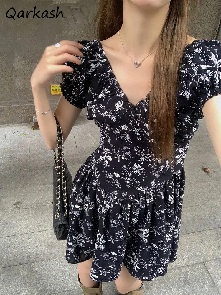 French Retro V-neck Floral Dresses Women A-line Petal Sleeve Summer Gentle Style Slim Slender Date Lovely Elegant Casual Chic
French Retro V-neck Floral Dresses Women A-line Petal Sleeve Summer Gentle Style Slim Slender Date Lovely Elegant Casual Chic