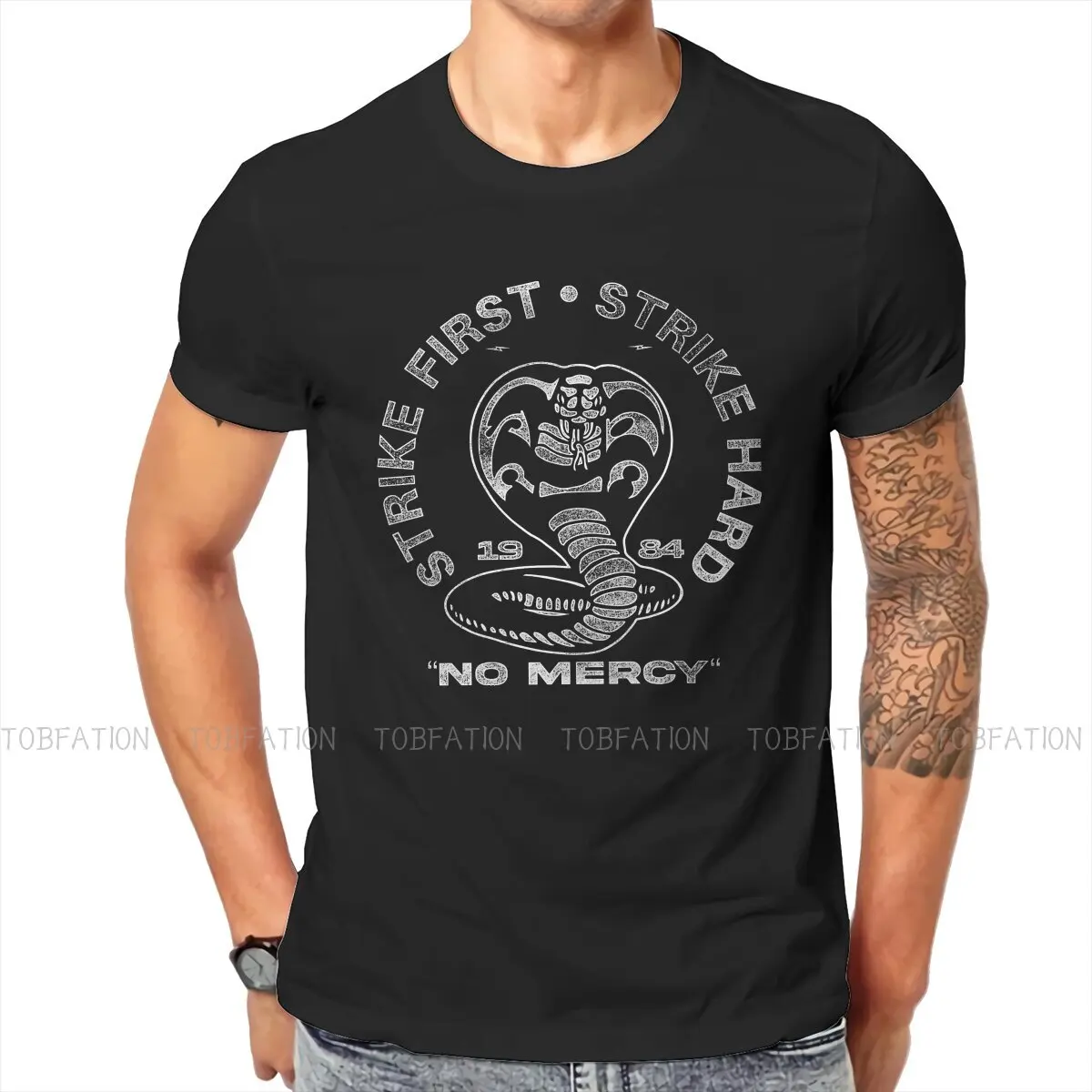 Футболка Cobra Kai Strike First Strike Hard1 Мужская, классическая летняя рубашка с графическим принтом, хлопковая Футболка с круглым вырезом в стиле Харадзюку, большие размеры
Футболка Cobra Kai Strike First Strike Hard1 Мужская, классическая летняя рубашка с графическим принтом, хлопковая Футболка с круглым вырезом в стиле Харадзюку, большие размеры
