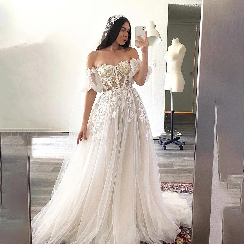 

Sweetheart Collar Pleated Appliques Lace Tulle Wedding Dress for Women A-line Court Wedding Bridal Gown with Removable Sleeve
