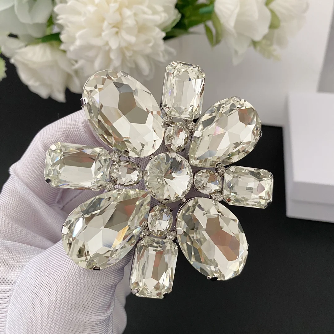 

Elegant Classical Vintage Brooches For Women Luxury Crystal flower Brooch Pins Coat Jewelry Accessories Party Gifts