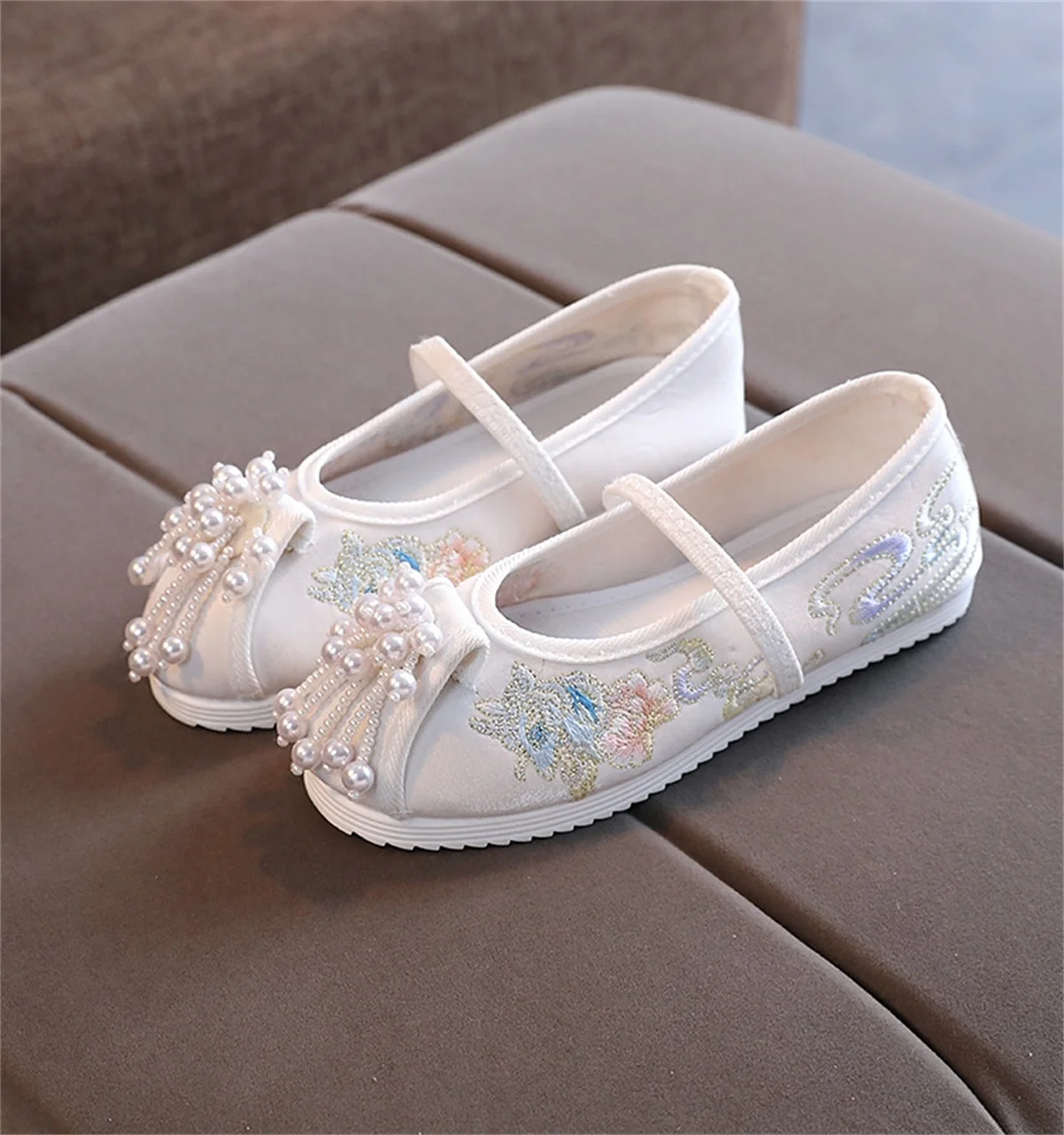 

Chinese Vintage Girls Shoes Hanfu Elegant Gentle Embroidery Flower Pearls Tassels Round Head Flat Bottom Sweet Leisure Shoes