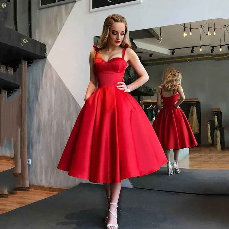 

Red Sweetheart Satin Prom Dress Hot Sale Straps Knee-Length Homecoming Dress Plus Size Party Dress with Pockets