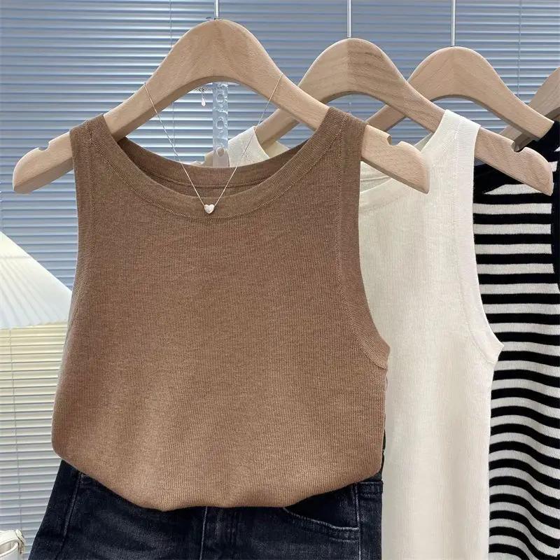 2024 Women's Summer New Fashion Casual Sleeveless Tops Female Round Neck Knitted Vest Ladies Solid Color Thin Tanks Tops H09
2024 Women's Summer New Fashion Casual Sleeveless Tops Female Round Neck Knitted Vest Ladies Solid Color Thin Tanks Tops H09