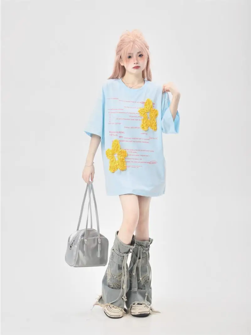 Korean three-dimensional flower design niche heavy industry blue short-sleeved t-shirt for women 2024 new loose half-sleeved top
Korean three-dimensional flower design niche heavy industry blue short-sleeved t-shirt for women 2024 new loose half-sleeved top