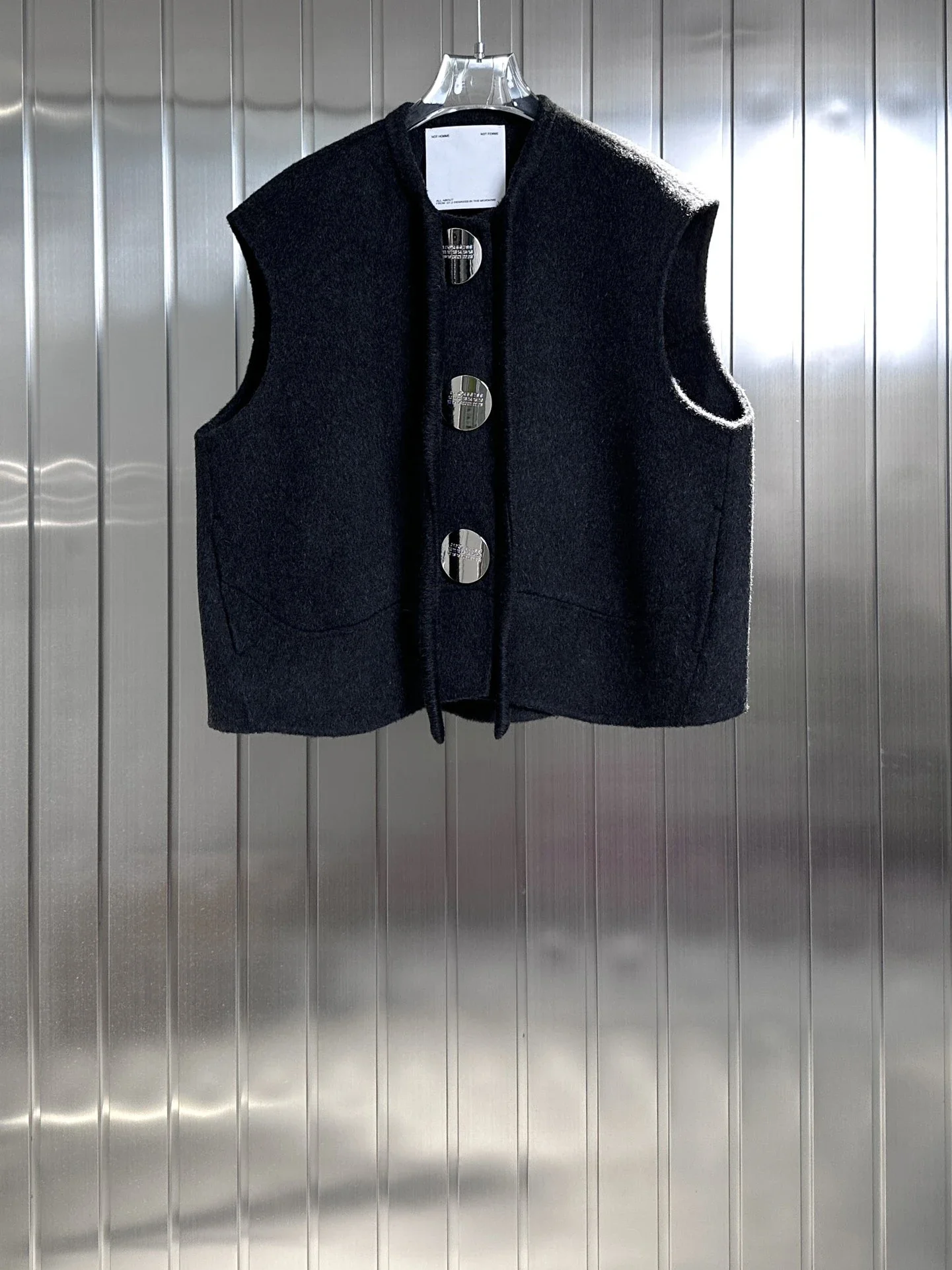 Fashion Mmsix Women's Wool Vests Trendy Digital Button Vests for Women 24 New Arrival Double-sided Tweed Woolden Sleeveless Coat
Fashion Mmsix Women's Wool Vests Trendy Digital Button Vests for Women 24 New Arrival Double-sided Tweed Woolden Sleeveless Coat