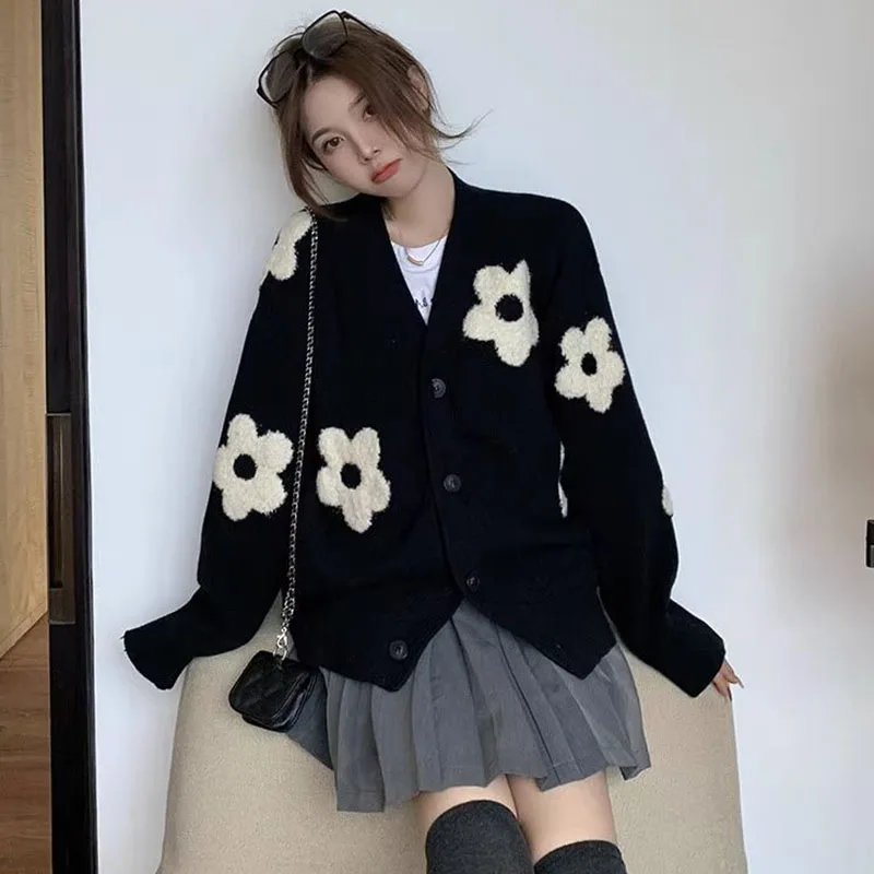 2023 Autumn Winter Fashion Women Sweater 3D Flower V-Neck Long Sleeve Knit Sweater Casual Loose Elegant Cardigan Black Sweater
2023 Autumn Winter Fashion Women Sweater 3D Flower V-Neck Long Sleeve Knit Sweater Casual Loose Elegant Cardigan Black Sweater