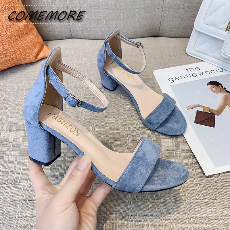 Женские босоножки на высоком каблуке, Элегантные классические сандалии из кожи и бархата, с открытым носком, на толстом каблуке, с пряжкой, большие размеры до 42, лето 2024
Женские босоножки на высоком каблуке, Элегантные классические сандалии из кожи и бархата, с открытым носком, на толстом каблуке, с пряжкой, большие размеры до 42, лето 2024