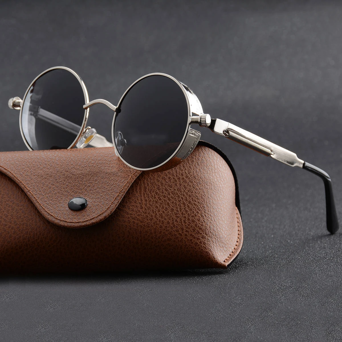 High Quality Gothic Steampunk Polarized Sunglasses for Men Women Eye Glasse Brand Designer Vintage Round Metal Frame Sun Glasses
High Quality Gothic Steampunk Polarized Sunglasses for Men Women Eye Glasse Brand Designer Vintage Round Metal Frame Sun Glasses