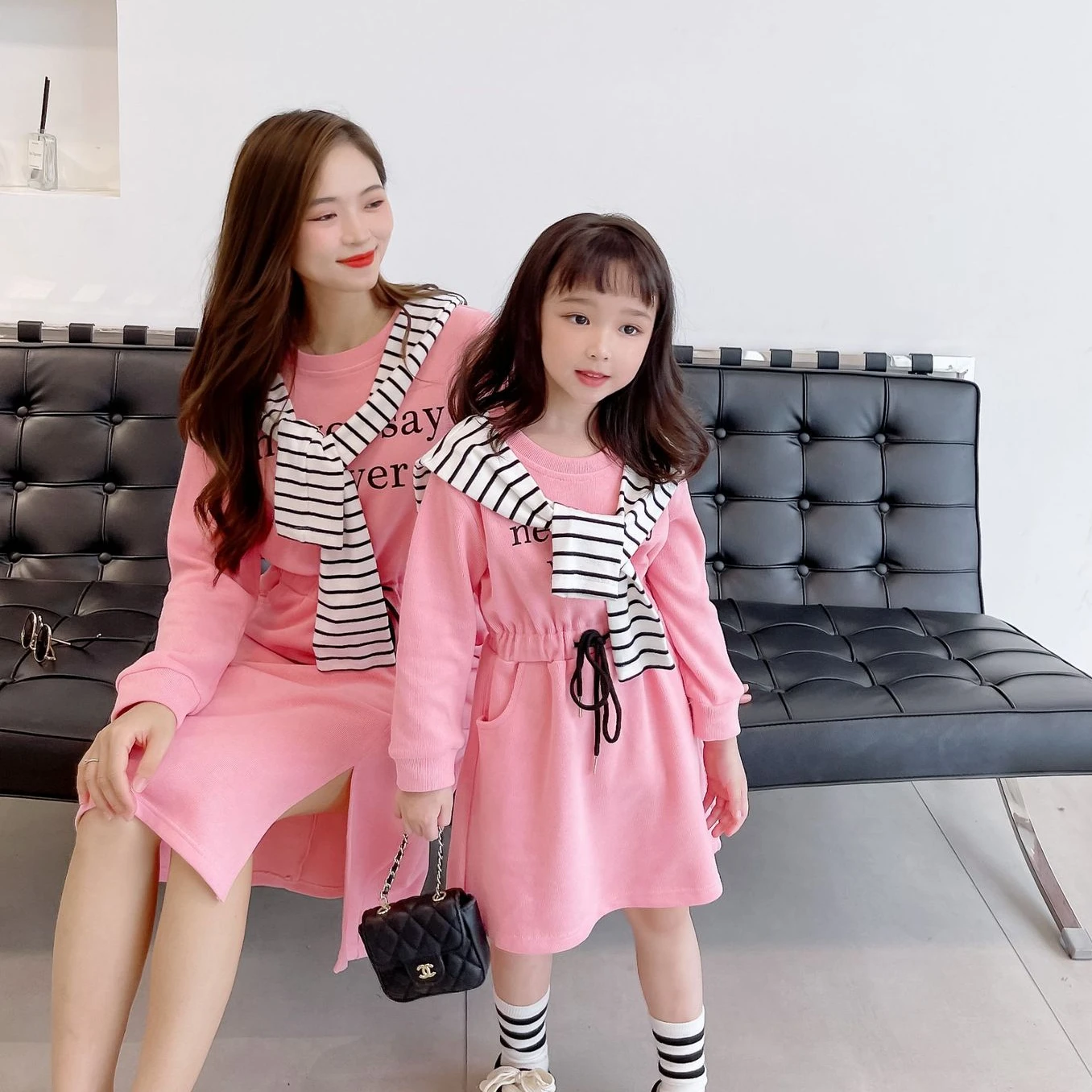 2023 Autumn Mother And Daughter Matching Dress Women Long Sleeve Dresses Fashion Korea Mom And Baby Girl Same One Piece Clothes
2023 Autumn Mother And Daughter Matching Dress Women Long Sleeve Dresses Fashion Korea Mom And Baby Girl Same One Piece Clothes