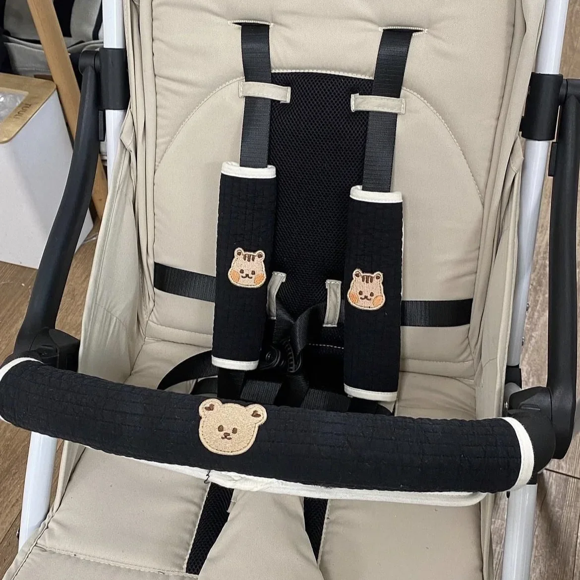 3pcs/lot Korean Baby Stroller Handlebar Front Armrest Protective Cover Cotton Bear Detachable Stroller Accessories
3pcs/lot Korean Baby Stroller Handlebar Front Armrest Protective Cover Cotton Bear Detachable Stroller Accessories