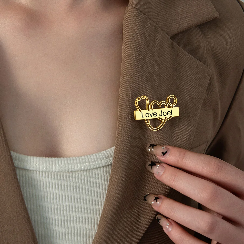 Гравировка искусственных брошей на заказ, бижутерия из нержавеющей стали в виде стетоскопа сердца для женщин и мужчин, персонализированная булавка, рождественские подарки
Гравировка искусственных брошей на заказ, бижутерия из нержавеющей стали в виде стетоскопа сердца для женщин и мужчин, персонализированная булавка, рождественские подарки