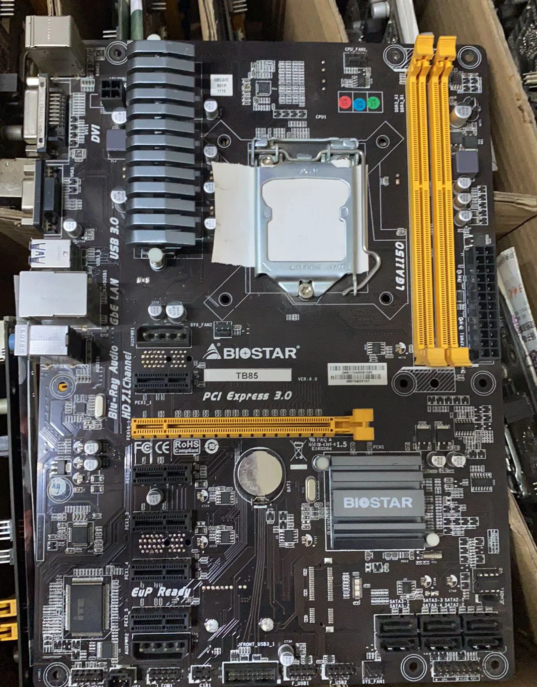 Biostar TB85 6GPU 6PCI-E Professional mining BTC PRO Used Desktop Motherboard B85 LGA 1150 DDR3 16GB SATA3 USB2.0 USB3.0
Biostar TB85 6GPU 6PCI-E Professional mining BTC PRO Used Desktop Motherboard B85 LGA 1150 DDR3 16GB SATA3 USB2.0 USB3.0