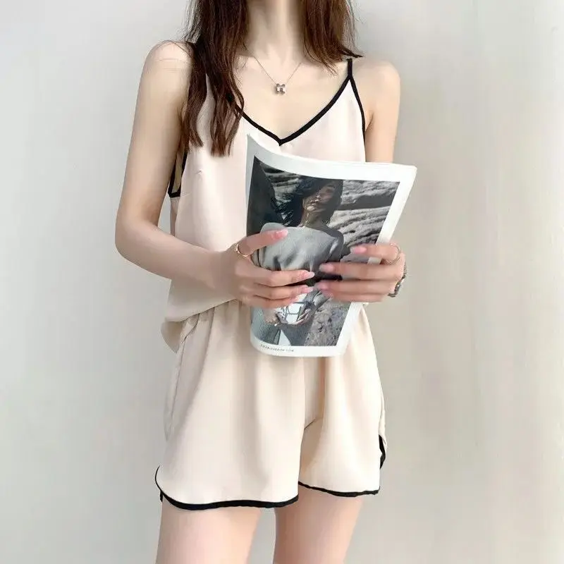 Ice Silk Summer Women's Pajamas Sets Korean Version of The New V-neck Sling Shorts Home Wear Sleepwear Two-piece Thin Style
Ice Silk Summer Women's Pajamas Sets Korean Version of The New V-neck Sling Shorts Home Wear Sleepwear Two-piece Thin Style