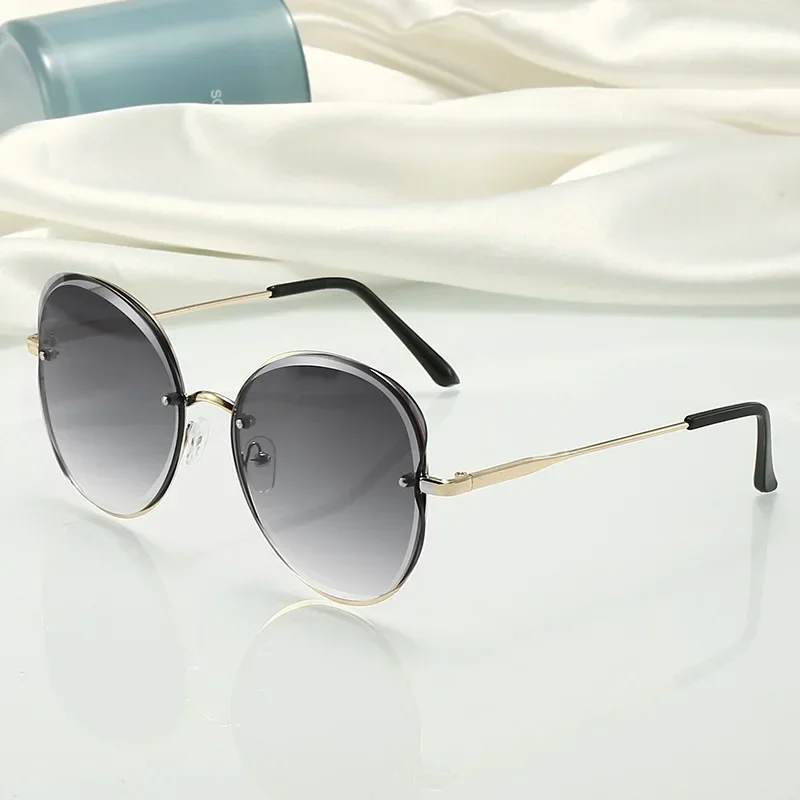New Fashion Sunglasses Metal Full Frame Gradient Multi Color Sunvisors Driving Street Photo Sunglasses
New Fashion Sunglasses Metal Full Frame Gradient Multi Color Sunvisors Driving Street Photo Sunglasses