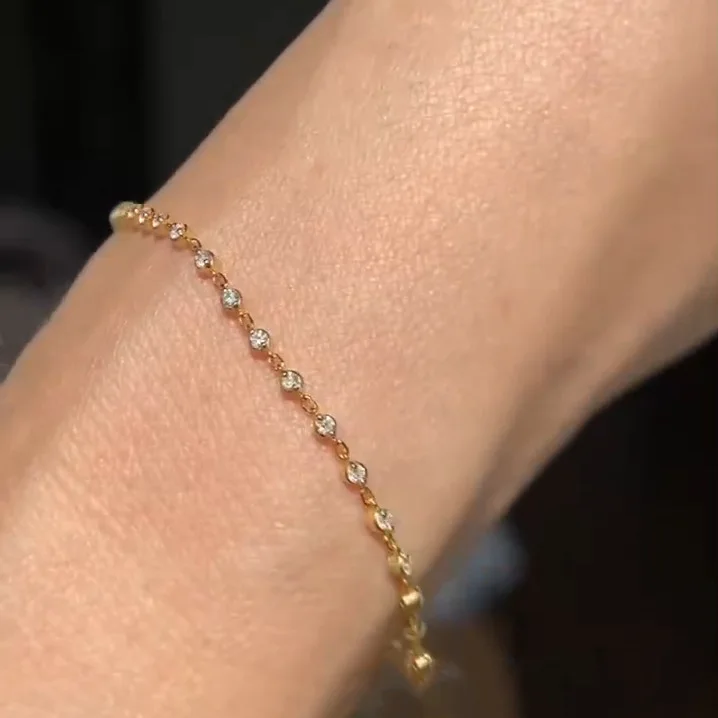 

Fine chain inlaid with zircon babysbreath bracelet Japanese light luxury niche design versatile women simple gold color bracelet