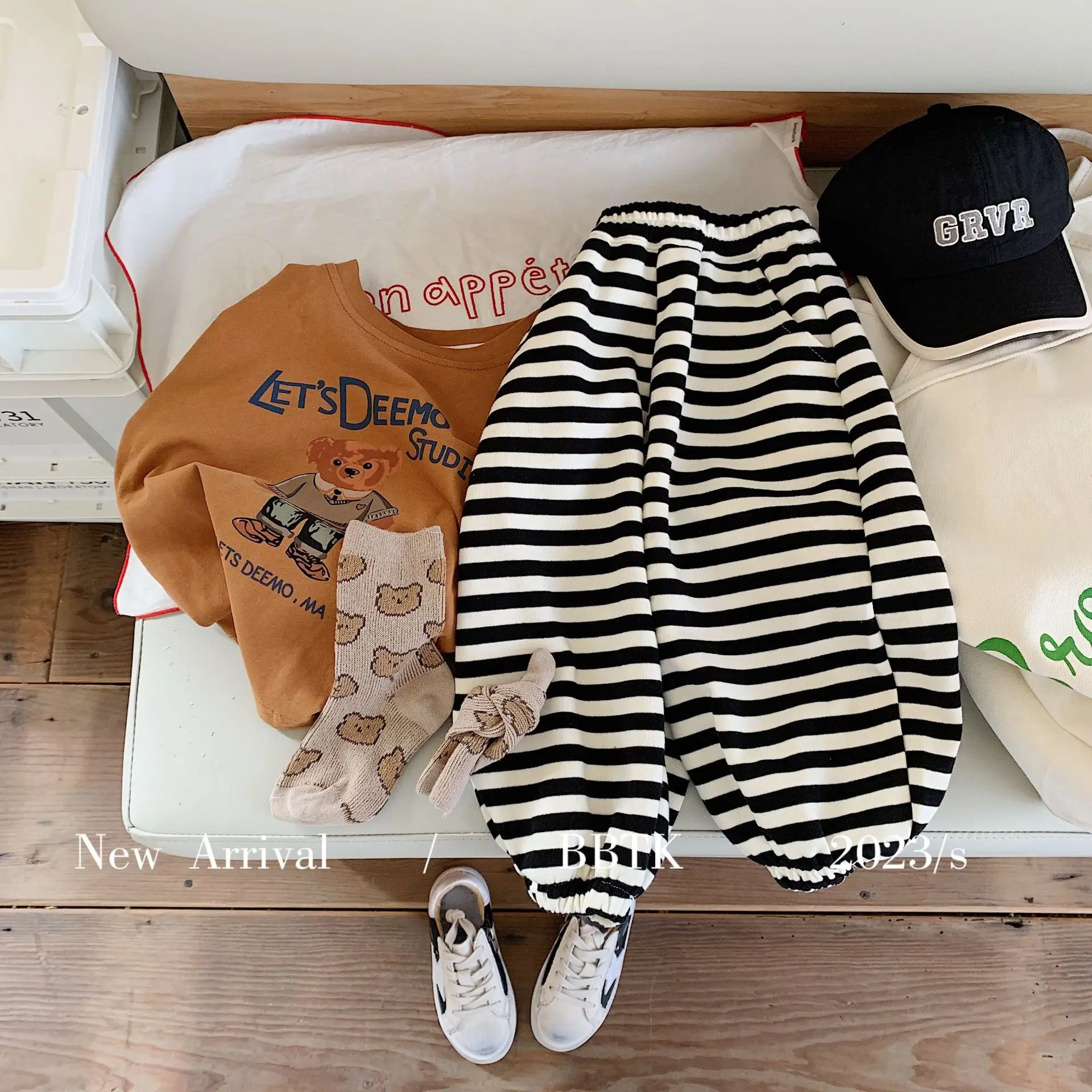 Korean Autumn Spring Kid Boys Pants Stripe Casual Elastic Waist Simple Loose Children Boy Trousers Versatile Baby Boy Sweatpants
Korean Autumn Spring Kid Boys Pants Stripe Casual Elastic Waist Simple Loose Children Boy Trousers Versatile Baby Boy Sweatpants