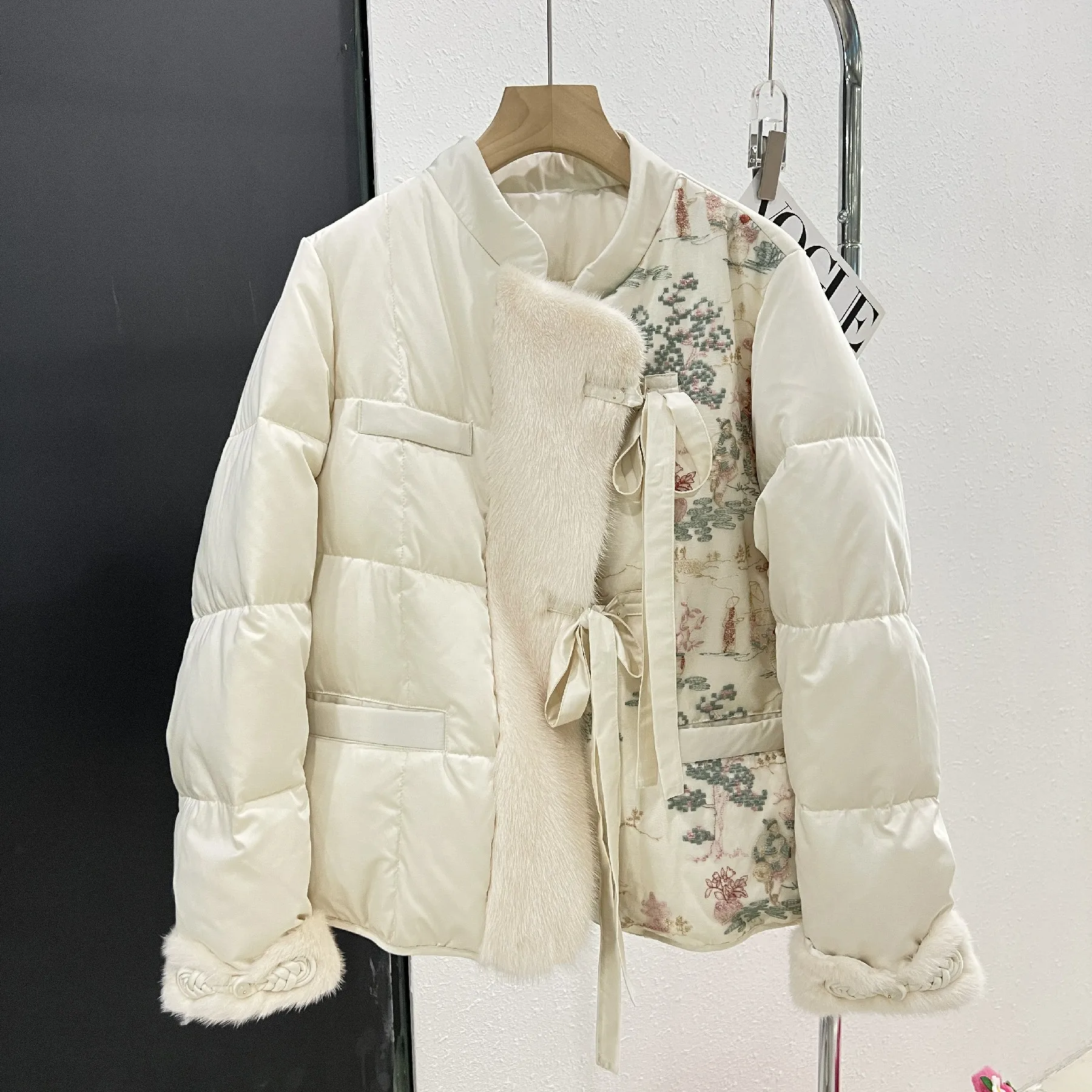 

2024 New winter fashion Fur Coat Paired with Mink's New Chinese Down Coat 90 White Goose Down Newspaper with Chinese Embroidery