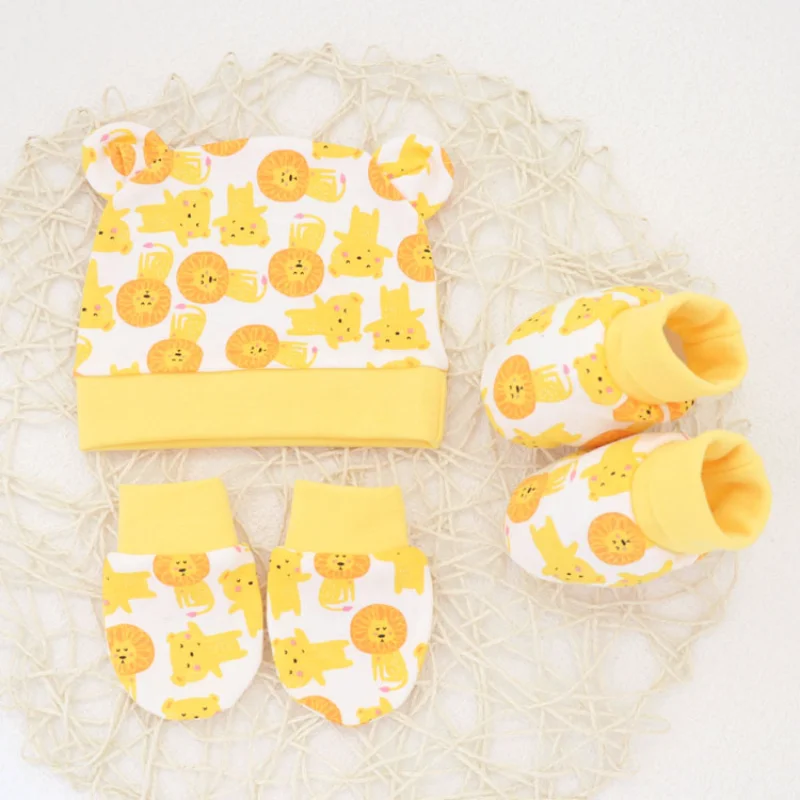 Spring and summer baby cap Mittens Sets Anti-scratch Gloves Protect Feet Cover 3-piece newborn bear Headwrap 0-6 months Hat
Spring and summer baby cap Mittens Sets Anti-scratch Gloves Protect Feet Cover 3-piece newborn bear Headwrap 0-6 months Hat