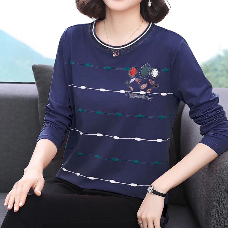 Embroidery Flowers T Shirt For Women Autumn Casual Loose Long Sleeve Tops Korean Style Clothes Tee Shirt Femme Camisetas Mujer
Embroidery Flowers T Shirt For Women Autumn Casual Loose Long Sleeve Tops Korean Style Clothes Tee Shirt Femme Camisetas Mujer