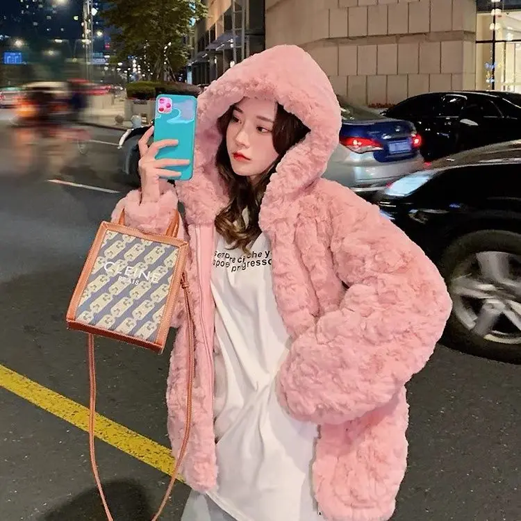 2024 New Fashion High Quality Winter Large Lapel Fur Coats Long Sleeve Loose Warm Shaggy Faux Jackets C100
2024 New Fashion High Quality Winter Large Lapel Fur Coats Long Sleeve Loose Warm Shaggy Faux Jackets C100