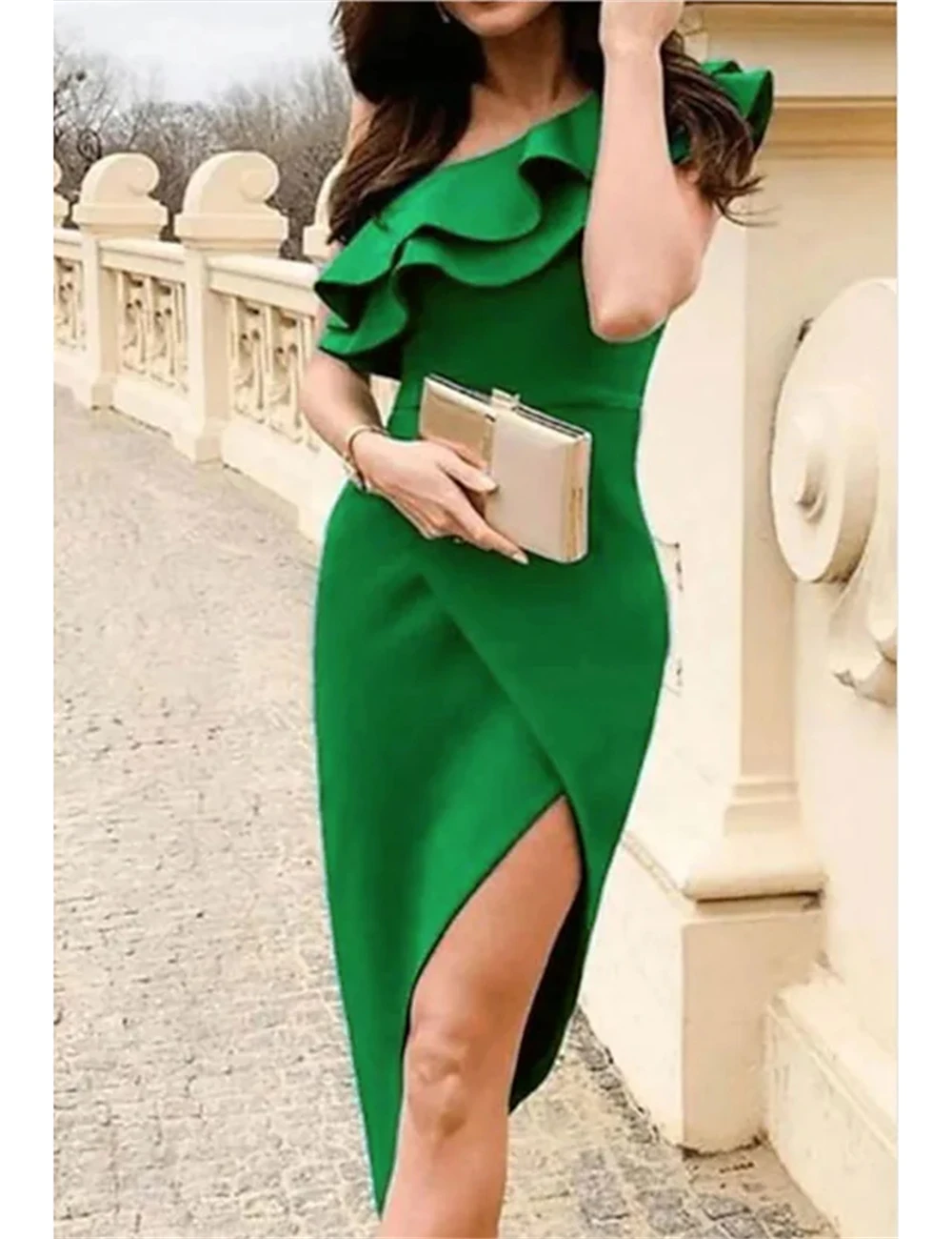 

Элегантное женское ассиметричное атласное платье-стрейч на одно плечо без рукавов с оборками и разрезом 2024