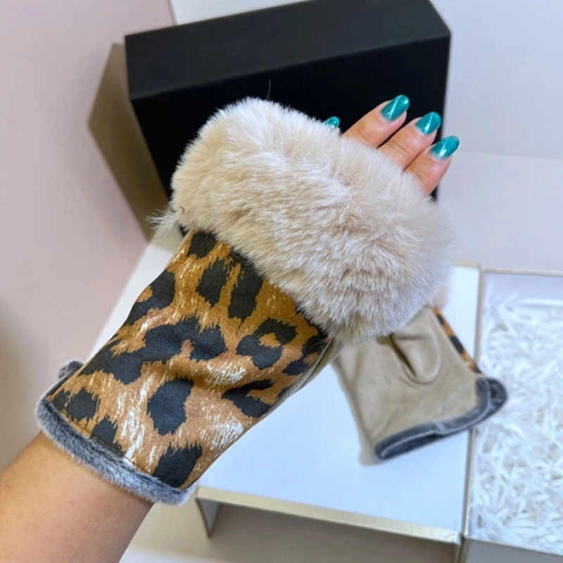 Fashion Leopard Print Warm Gloves Suedes Leather Rabbit Furs Wrist Plush Mittens Women Winter Thicken Half Finger Gloves
Fashion Leopard Print Warm Gloves Suedes Leather Rabbit Furs Wrist Plush Mittens Women Winter Thicken Half Finger Gloves