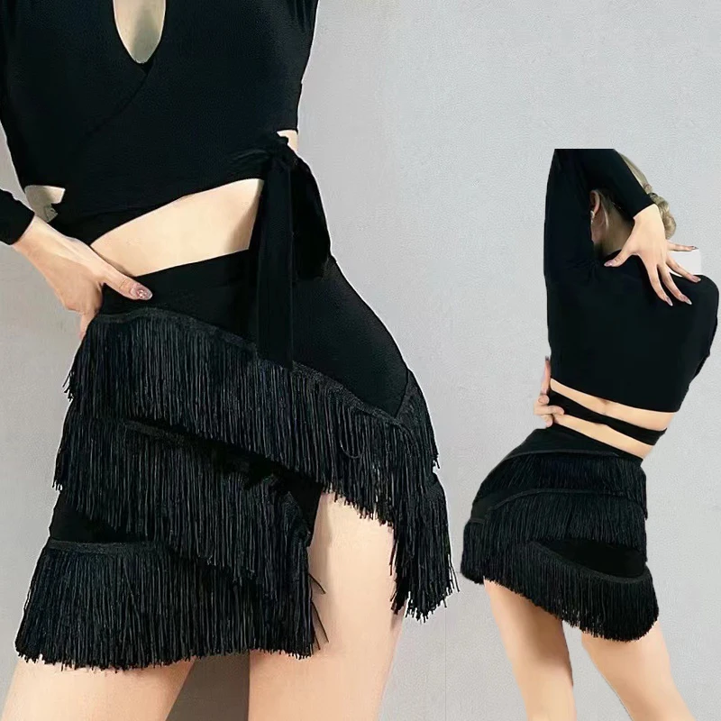 Юбка для латиноамериканских танцев, черная тренировочная танцевальная юбка с кисточками и открытыми бедрами
Юбка для латиноамериканских танцев, черная тренировочная танцевальная юбка с кисточками и открытыми бедрами