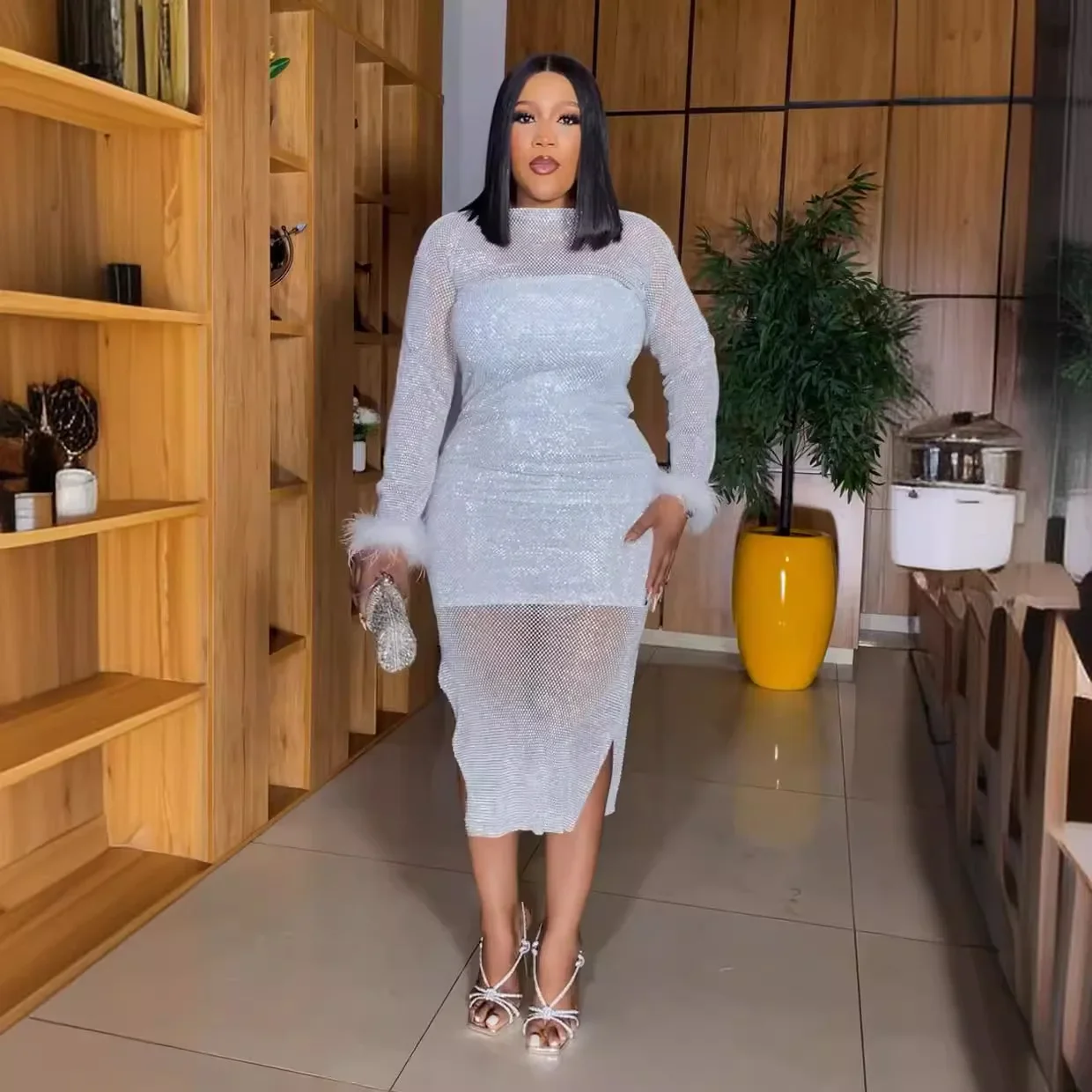 Белое Африканское платье для женщин, облегающее пикантное платье-макси с юбкой-годе, элегантные свадебные вечерние платья с блестками, наряд из Анкары, халаты
Белое Африканское платье для женщин, облегающее пикантное платье-макси с юбкой-годе, элегантные свадебные вечерние платья с блестками, наряд из Анкары, халаты