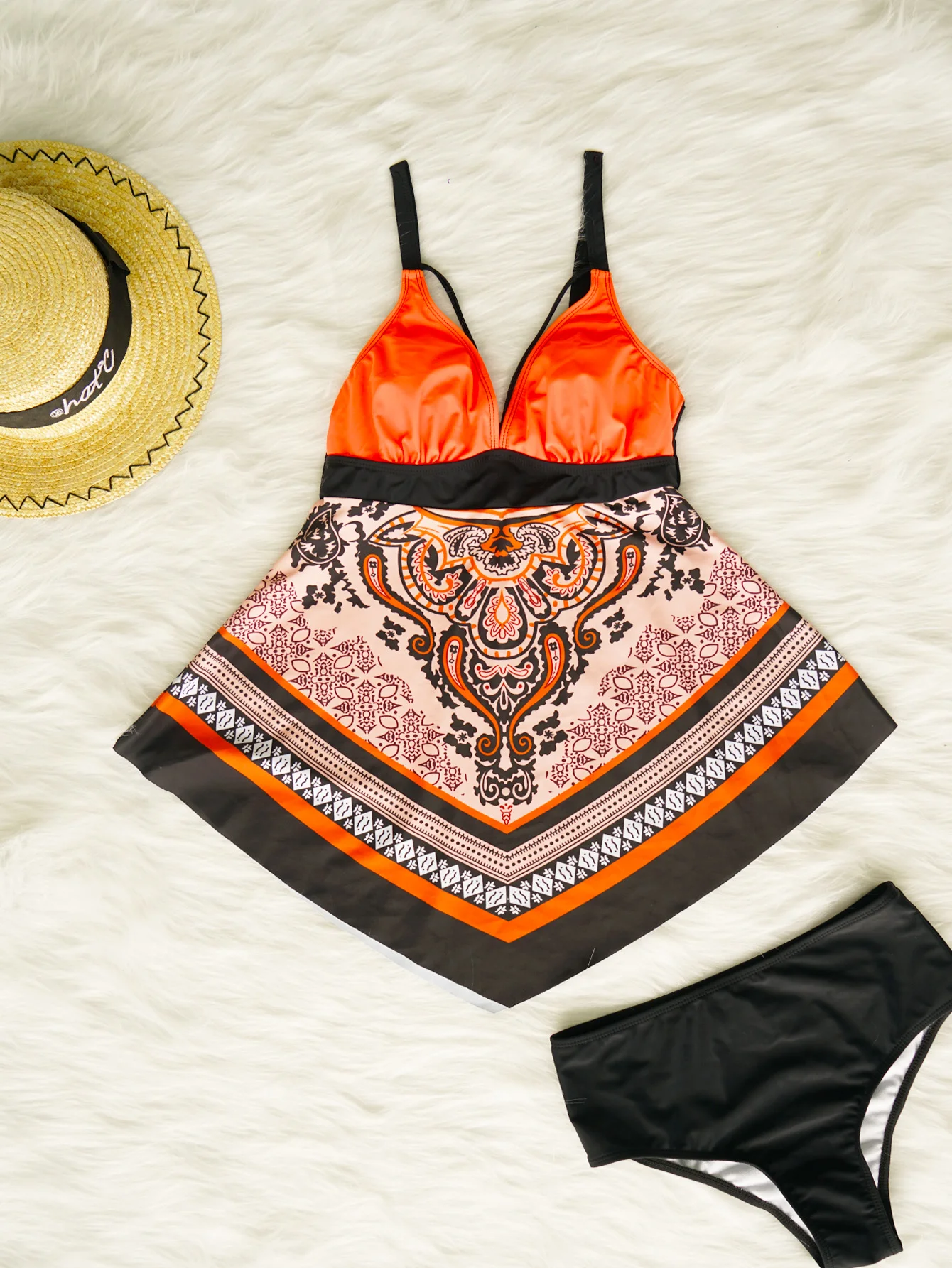 Женский купальник из двух частей, облегающее боди
Женский купальник из двух частей, облегающее боди